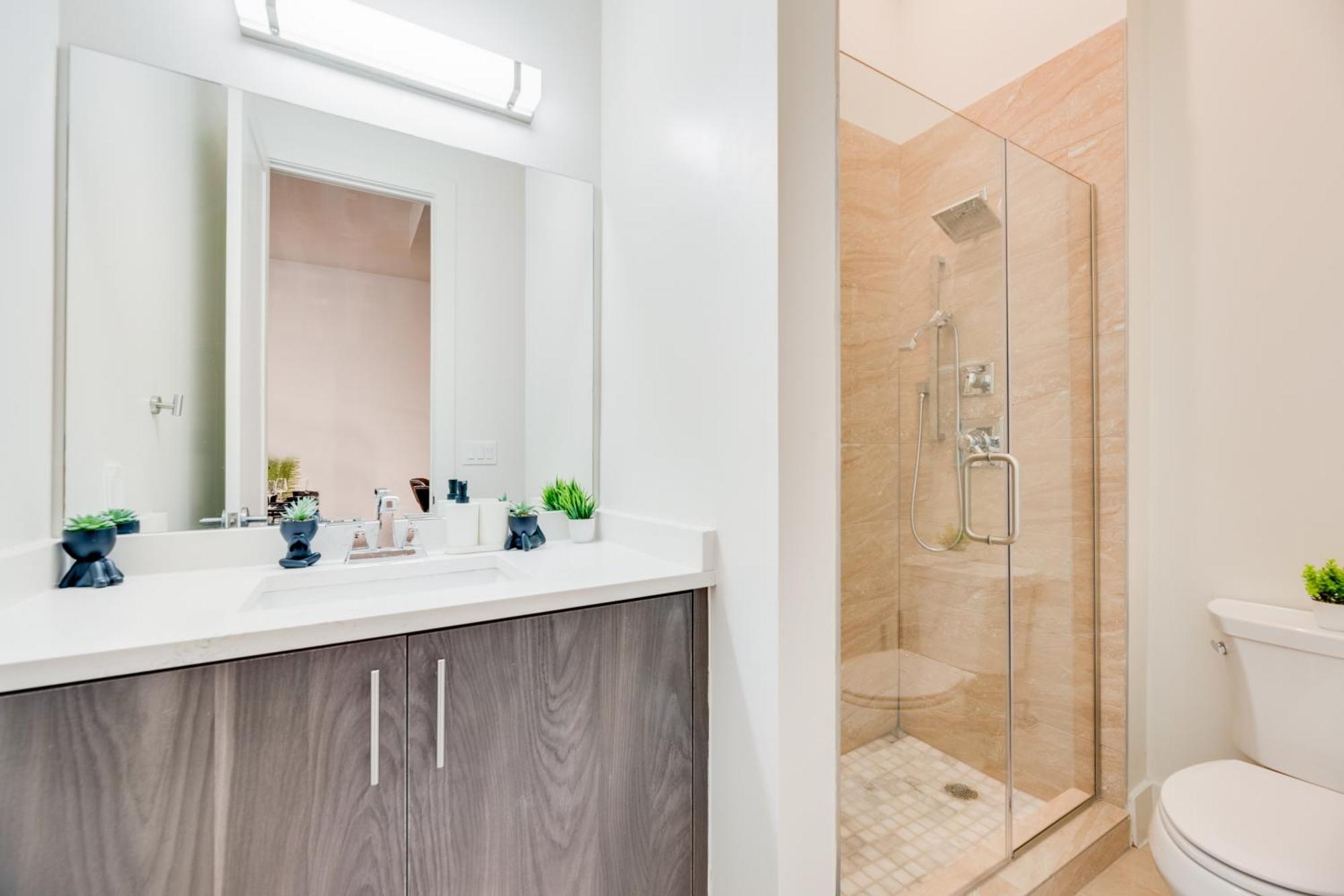 Snazzy Loft Style 2Br I Gym I Parking I Workspace Dallas Eksteriør bilde